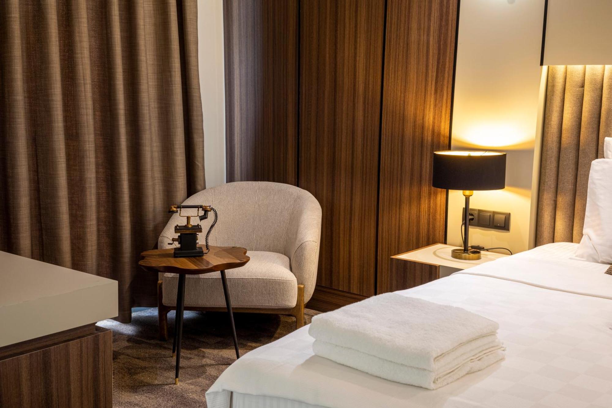 Monalisa Hotels Кушадасъ Екстериор снимка