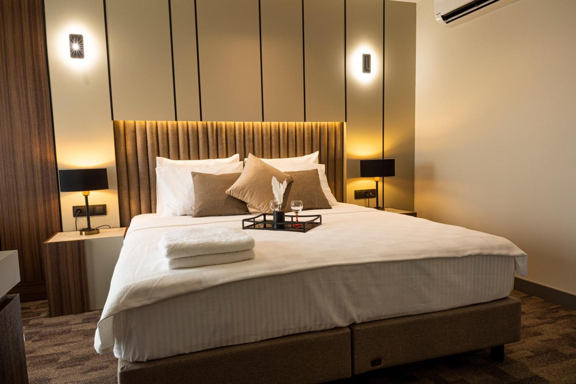 Monalisa Hotels Кушадасъ Екстериор снимка