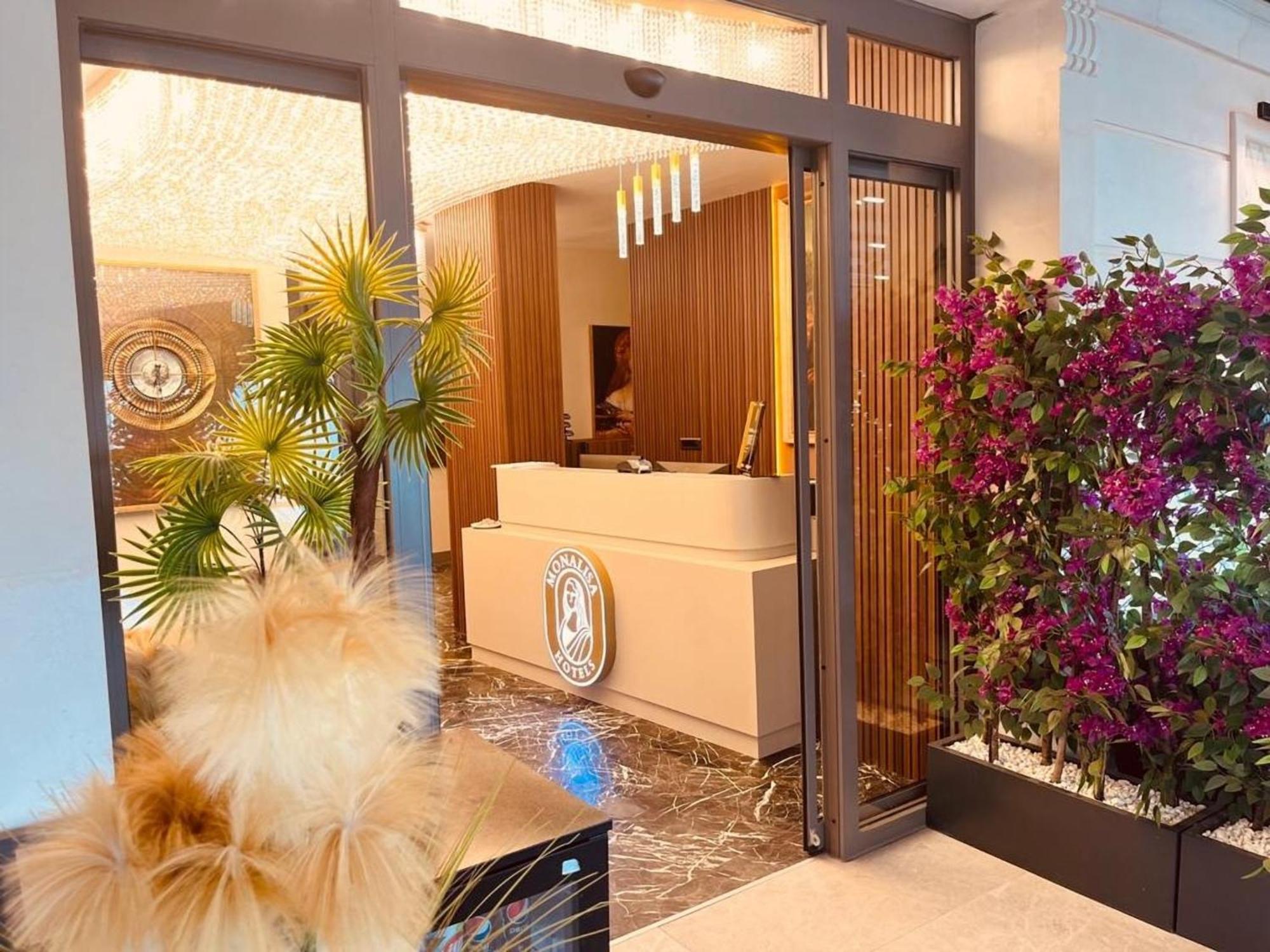 Monalisa Hotels Кушадасъ Екстериор снимка